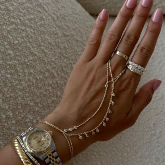 Gold hand chain - Picture 1 of 3